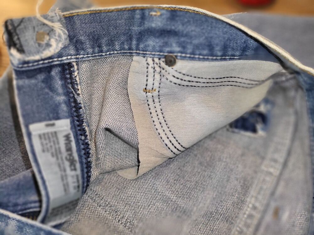 Vintage Wrangler Jeans – Made in USA – Light Wash, Size 31x34 - Picture 9 of 14
